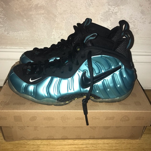 CUSTOM LIGHT UP NIKE AIR FOAMPOSITE PRO by SOLE SWAP - Picture 2 of 8